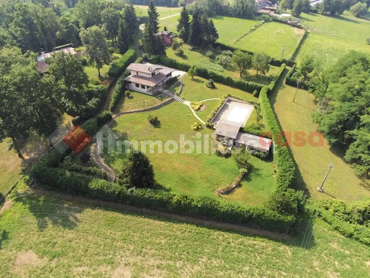 Villa in vendita a Agrate Conturbia