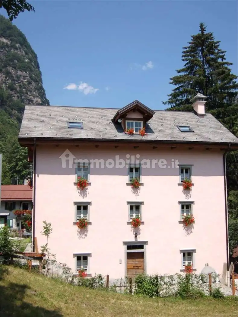 Palazzo - Edificio in vendita a Premia