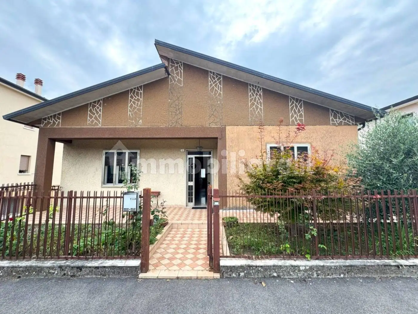 Villa in vendita a Montecchia di Crosara