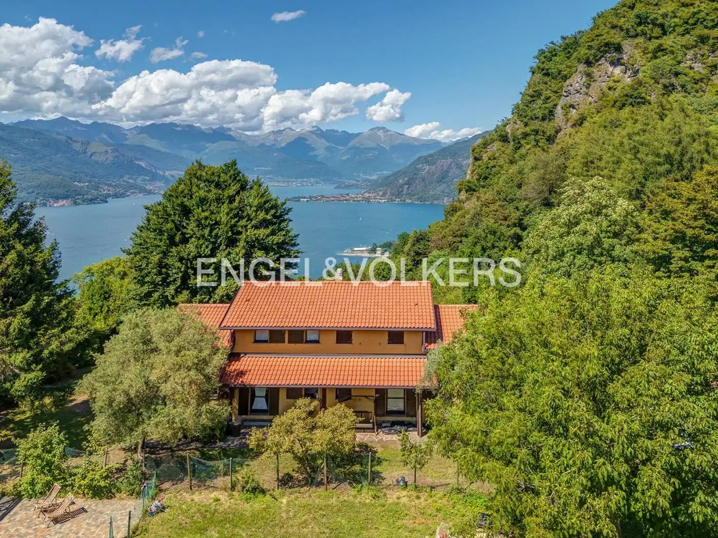 Villa in vendita a Perledo