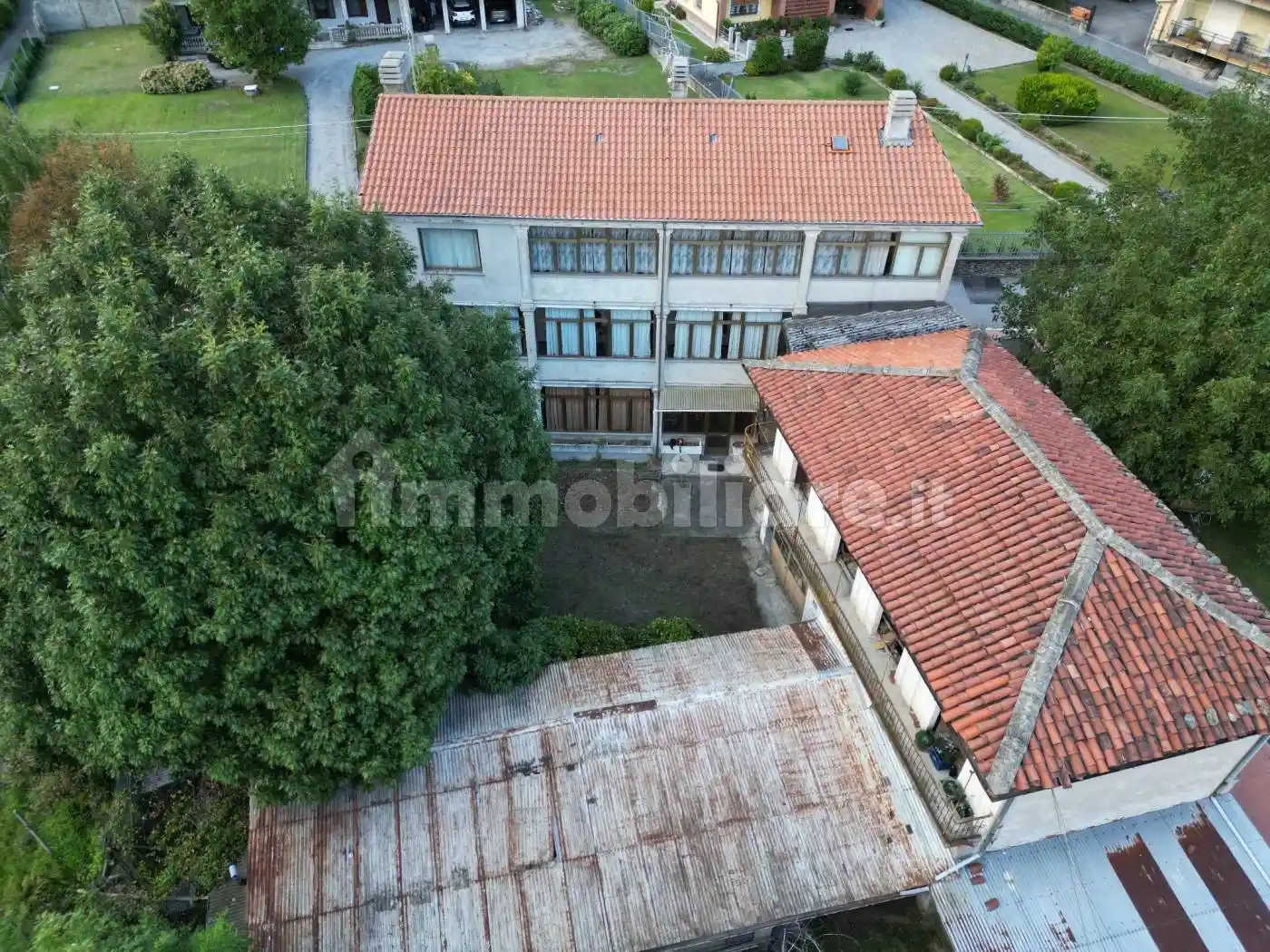 Terratetto plurifamiliare 575 m², buono stato, Centro, Borgofranco d'Ivrea - foto 2