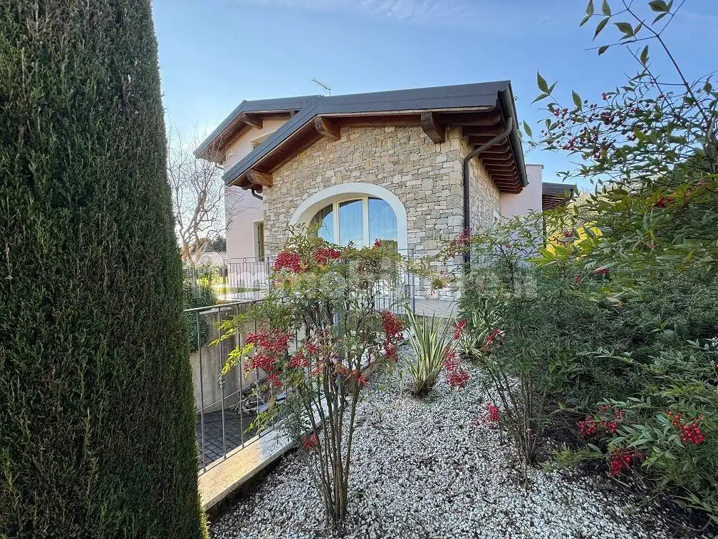 Villa in vendita a Manerba del Garda