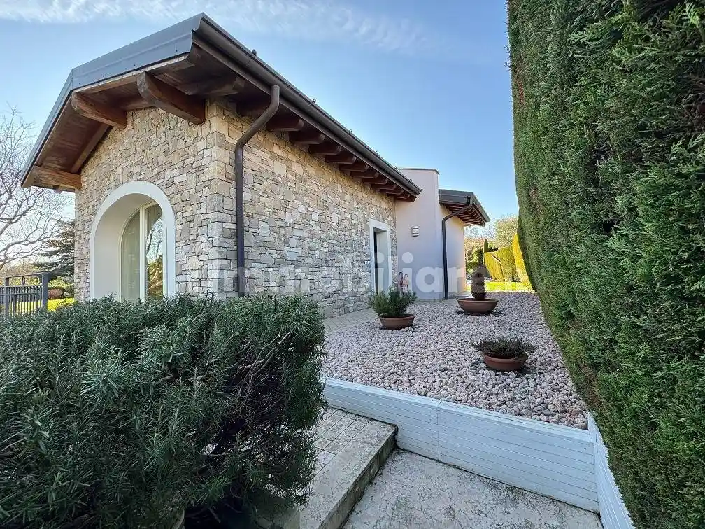 Villa unifamiliare via Rio d'Avigo 1, Pieve Vecchia, Villaggio Sanghen, Manerba del Garda - foto 2