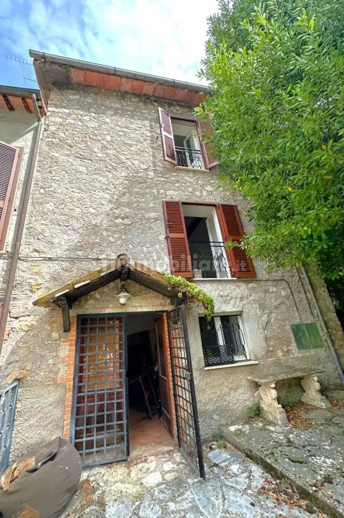 Casa indipendente in vendita a Arrone