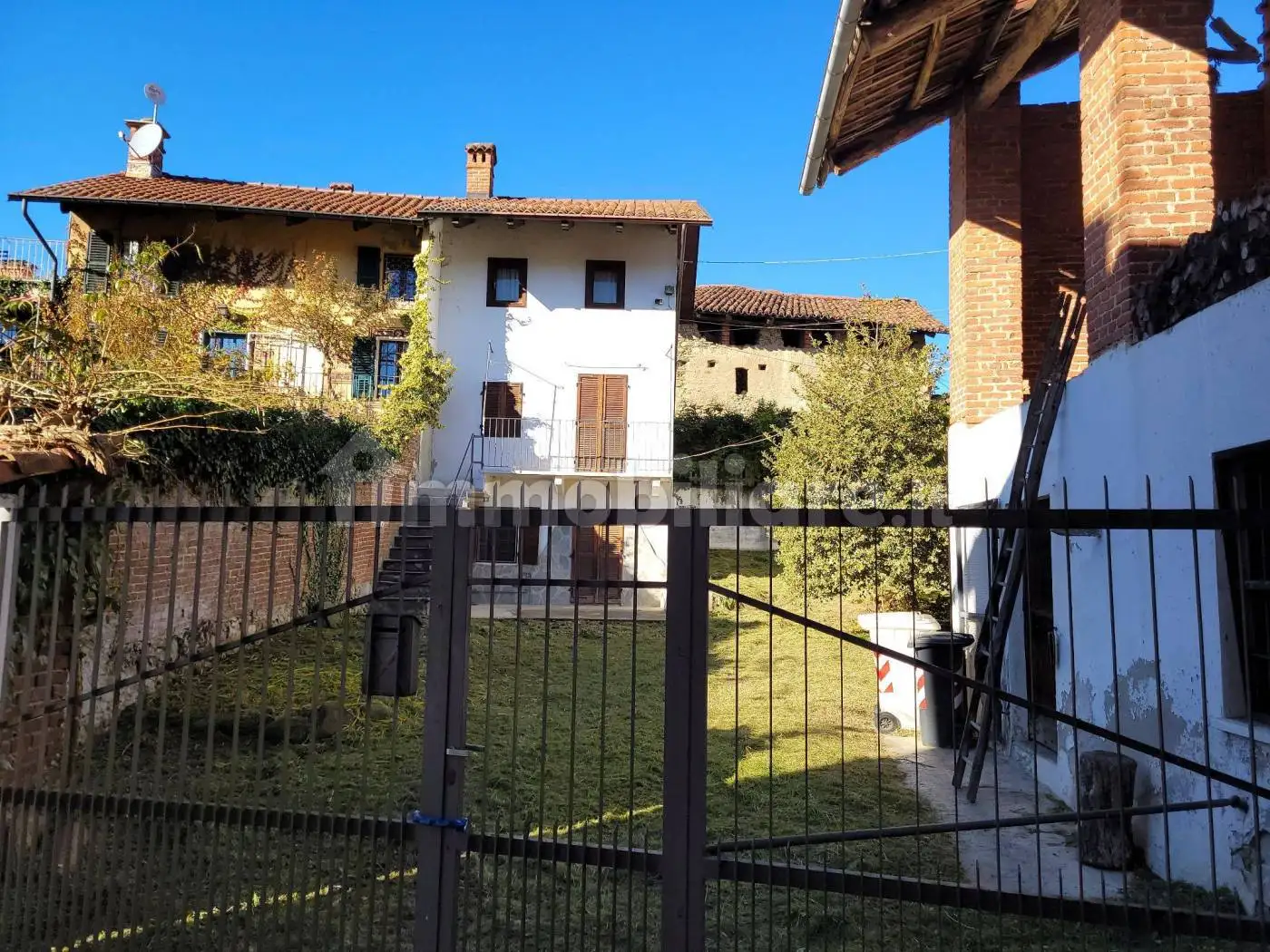 Casa indipendente in affitto a Trana