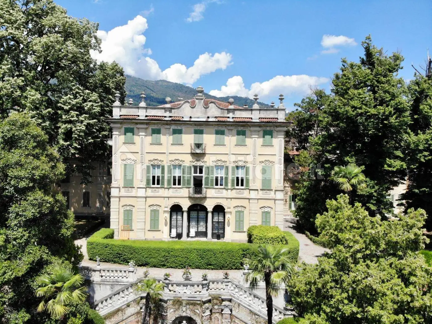 Appartamento in affitto a Comerio