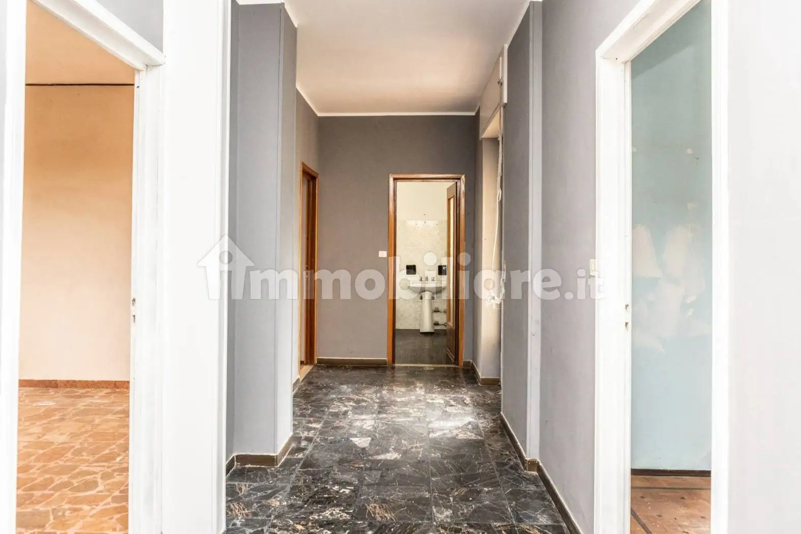 Appartamento via Roberto Blanchi di Roascio 20, Centro, Dronero - foto 2