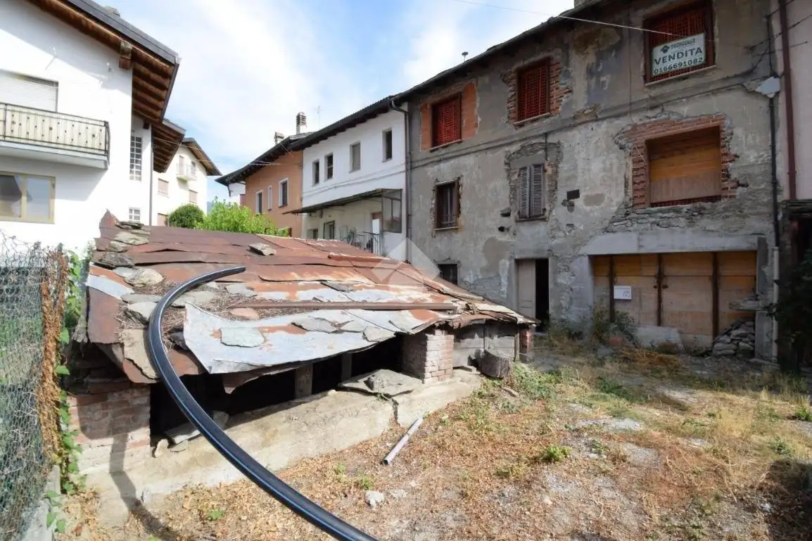Casa indipendente in vendita a Chatillon
