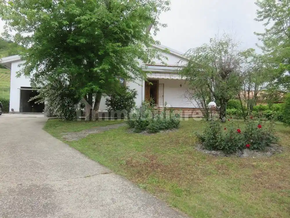 Villa in vendita a Casteggio