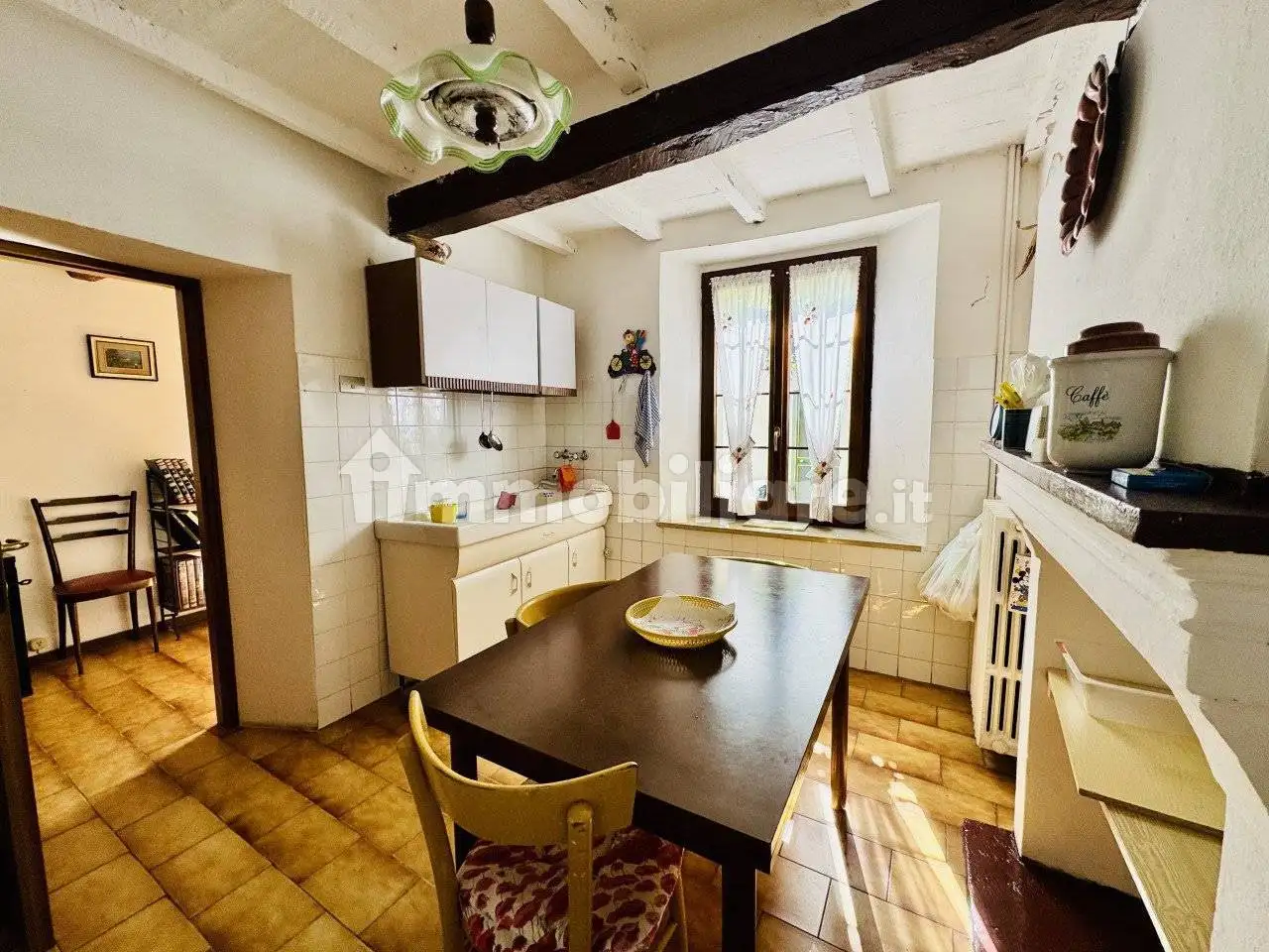 Casa indipendente in vendita a Tizzano Val Parma