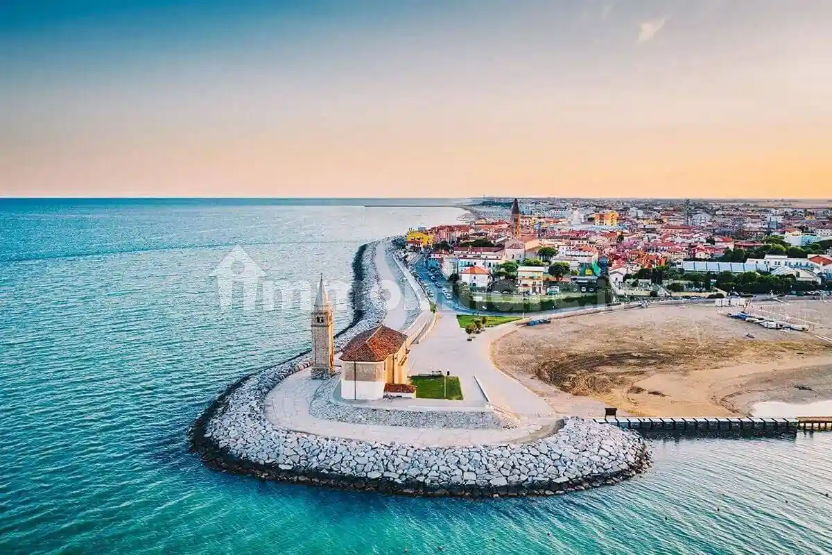 Palazzo - Edificio in vendita a Caorle