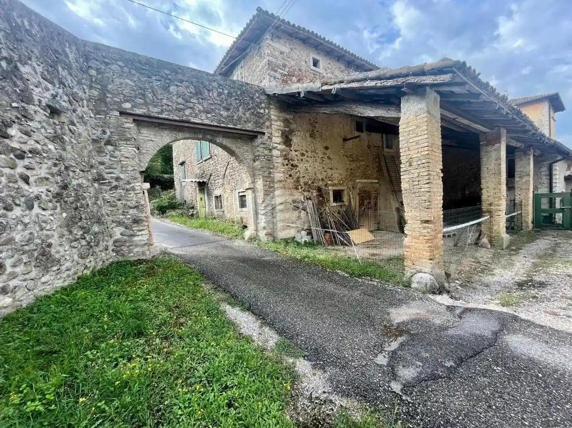Rustico - Casale in vendita a Caprino Veronese