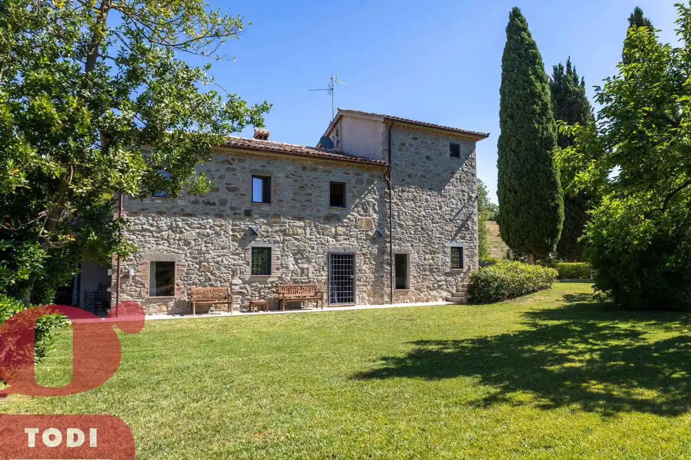 Rustico - Casale in vendita a Todi