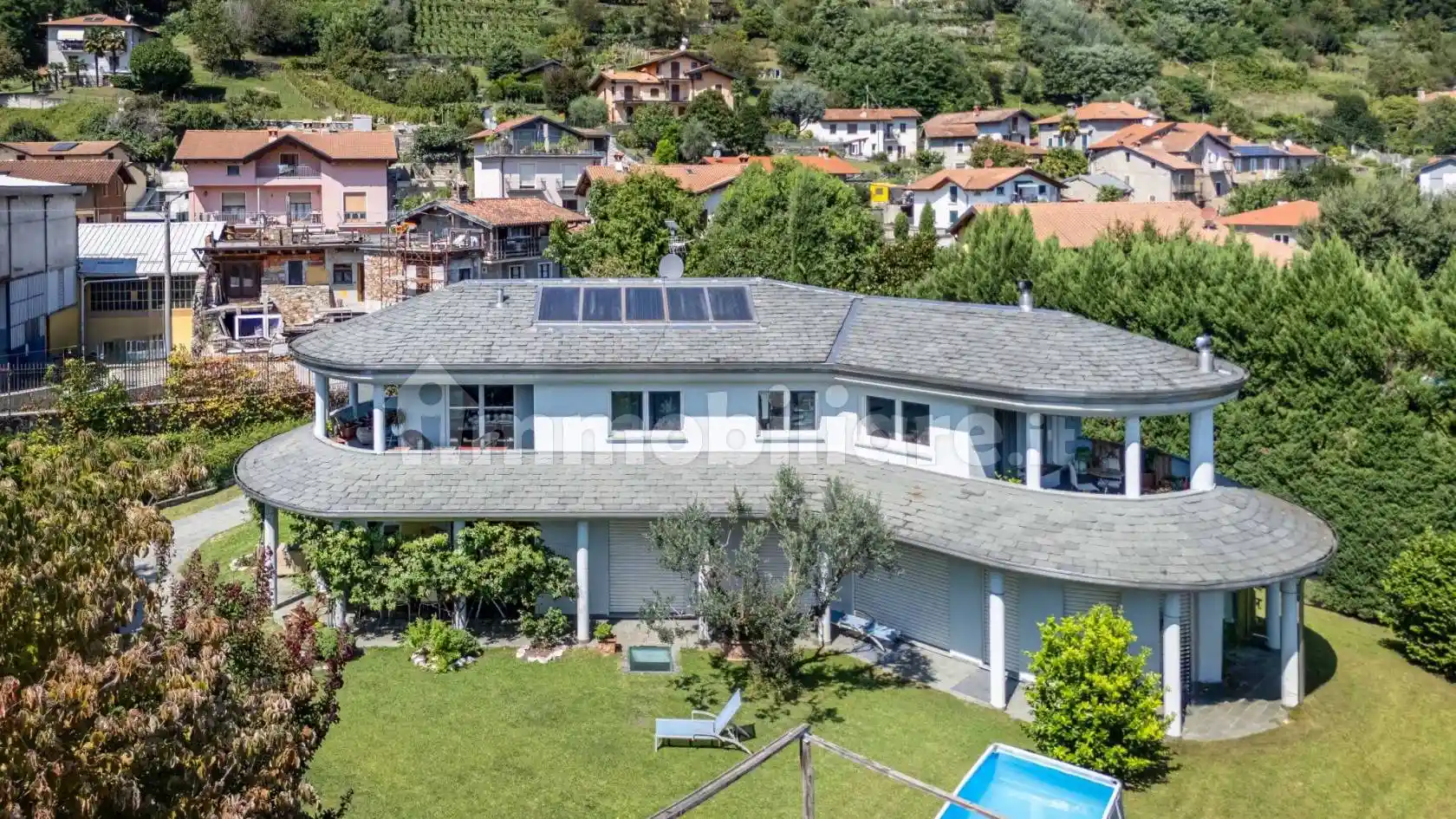 Villa in vendita a Dongo