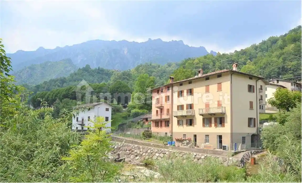 Casa indipendente in vendita a San Giovanni Bianco