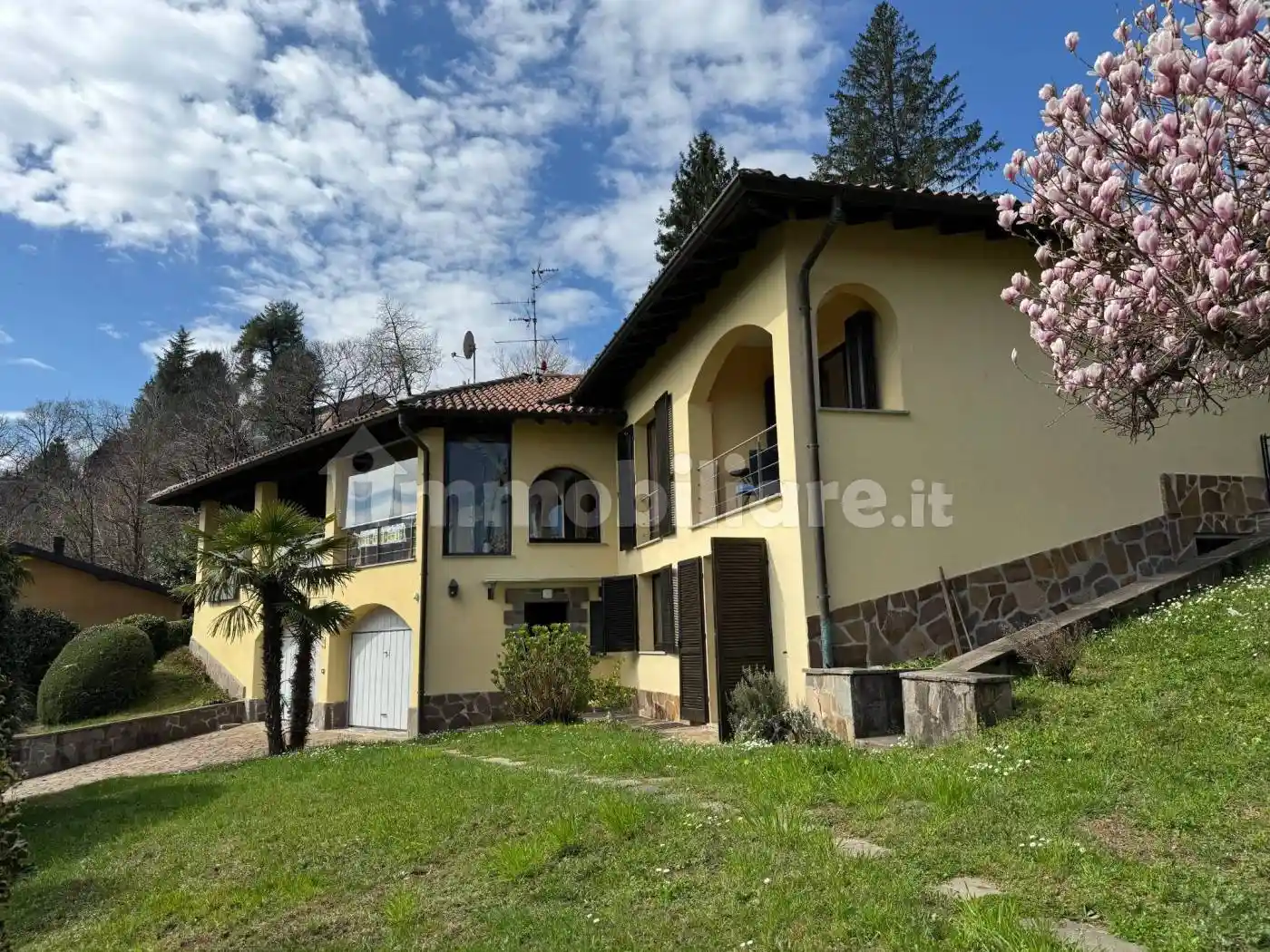Villa in vendita a Cadegliano-Viconago