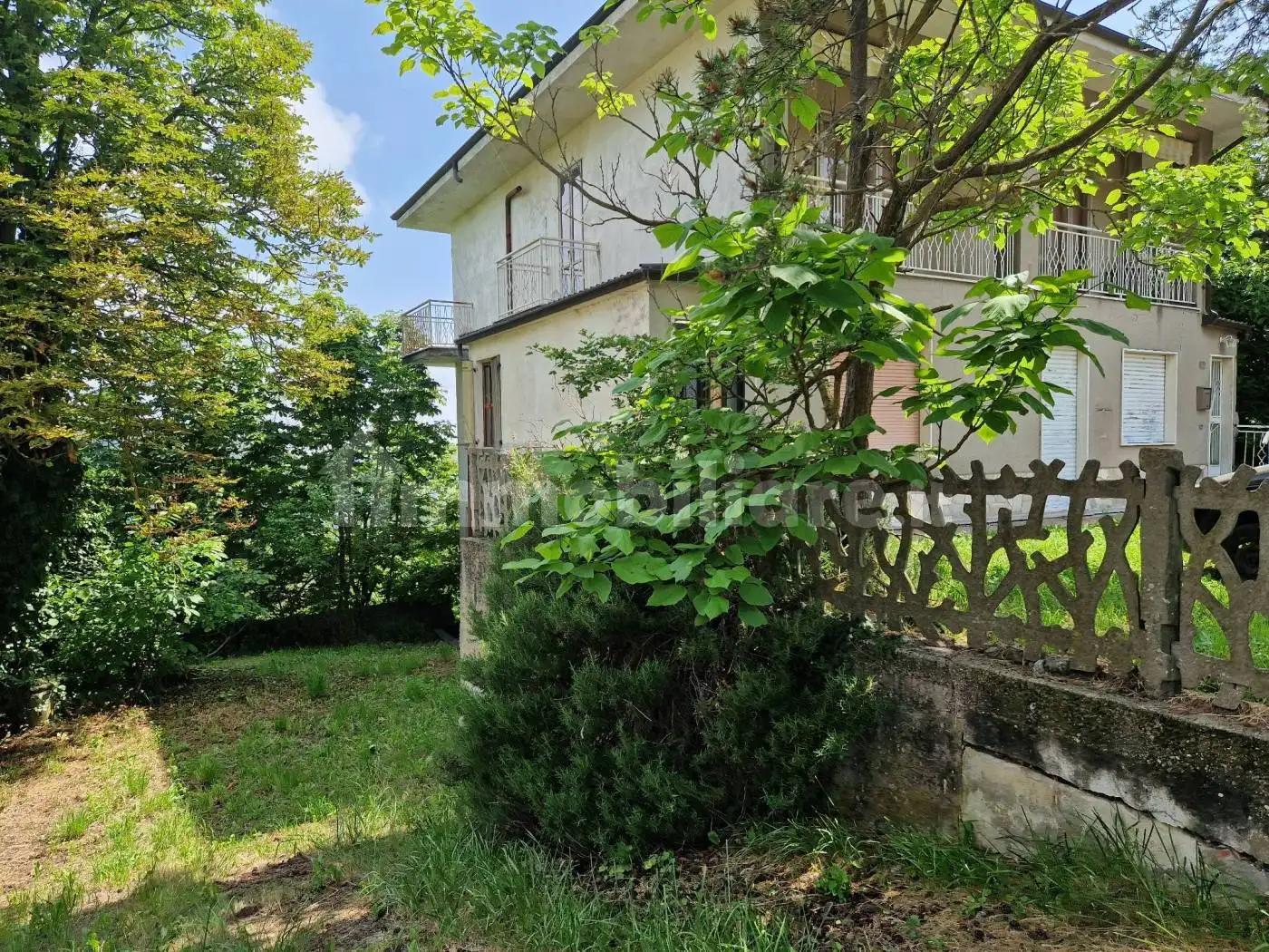 Villa in vendita a Cerretto Langhe