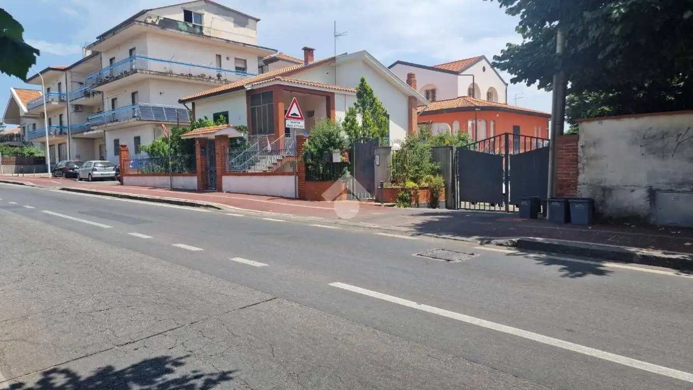 Appartamento in villa via Giuseppe Garibaldi 91, Centro, Aci Bonaccorsi - foto 2