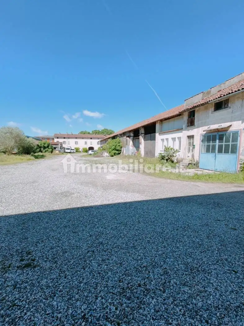 Palazzo - Edificio in vendita a Novara