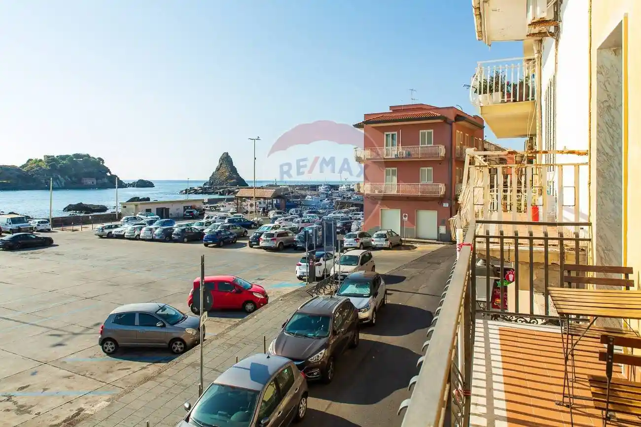Casa indipendente in vendita a Aci Castello