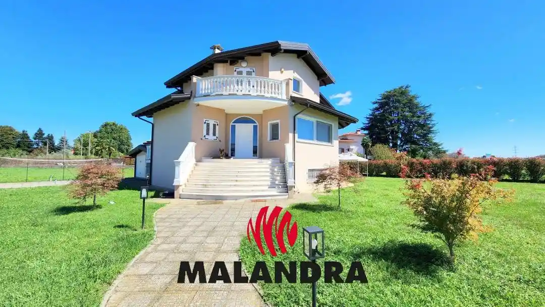 Villa in vendita a Oleggio