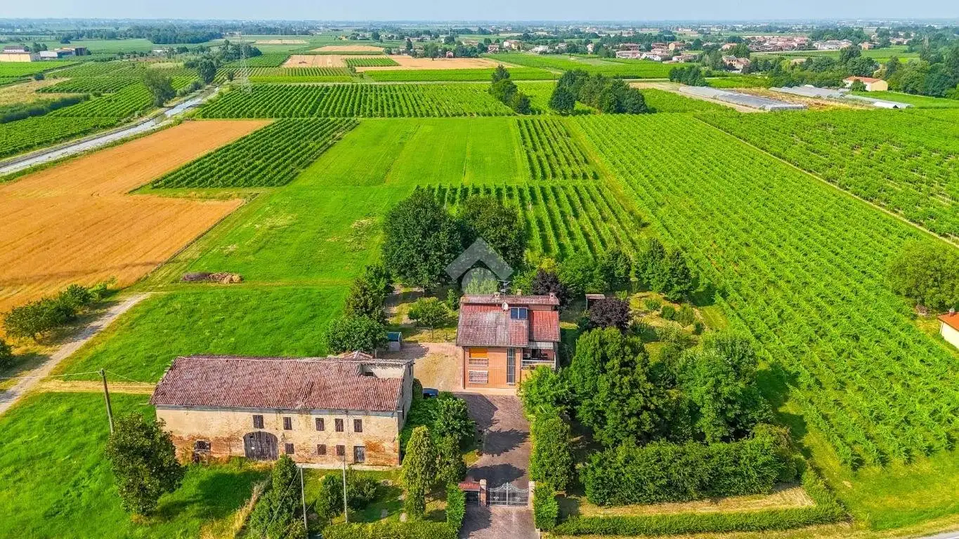 Rustico - Casale in vendita a Carpi