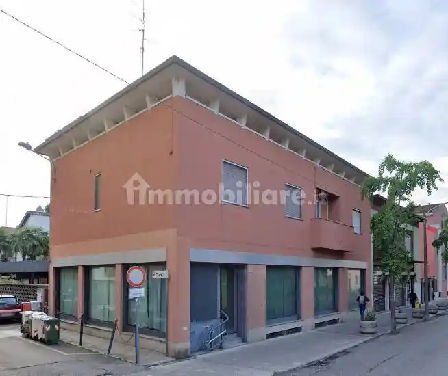 Palazzo - Edificio in vendita a Locate di Triulzi