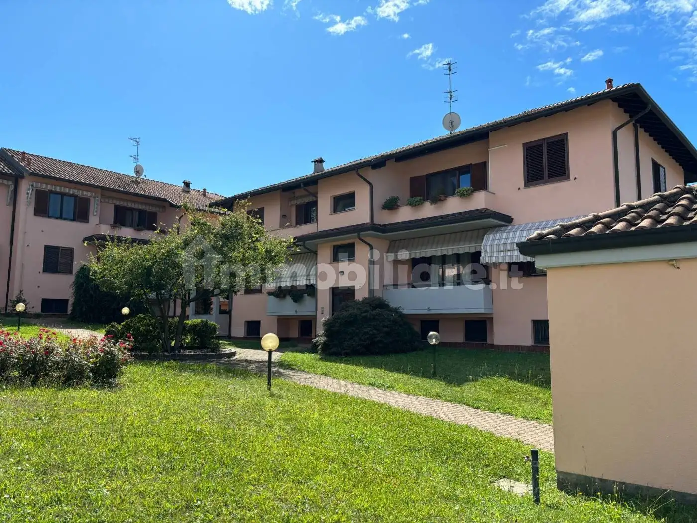 Trilocale via Belvedere 37, Centro, Castronno - foto 2