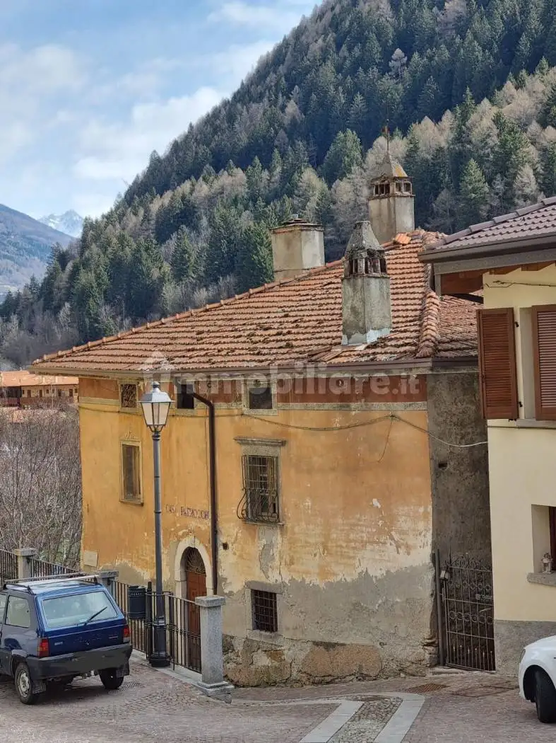 Palazzo - Edificio in vendita a Incudine