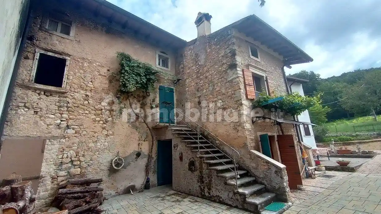 Rustico - Casale in vendita a Caprino Veronese