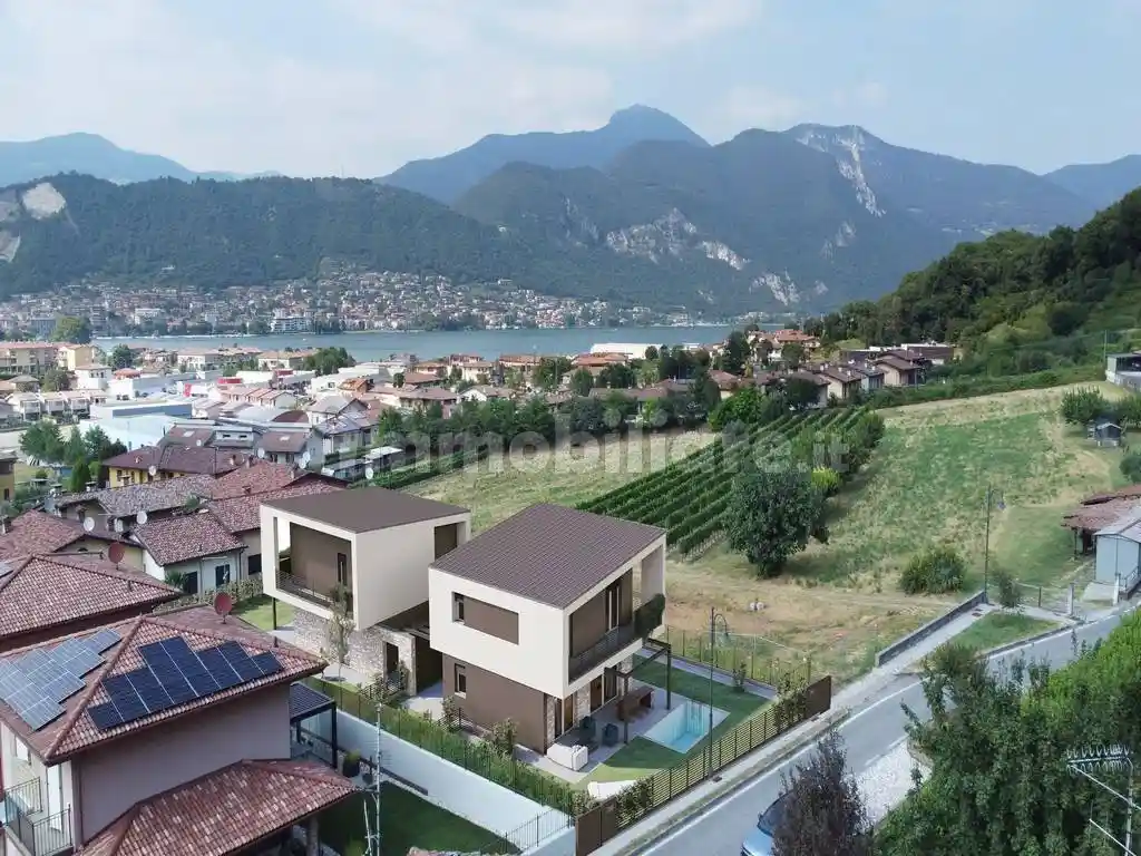 Villa in vendita a Paratico