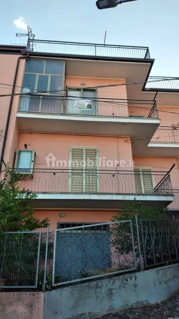 Palazzo - Edificio in vendita a Saracena