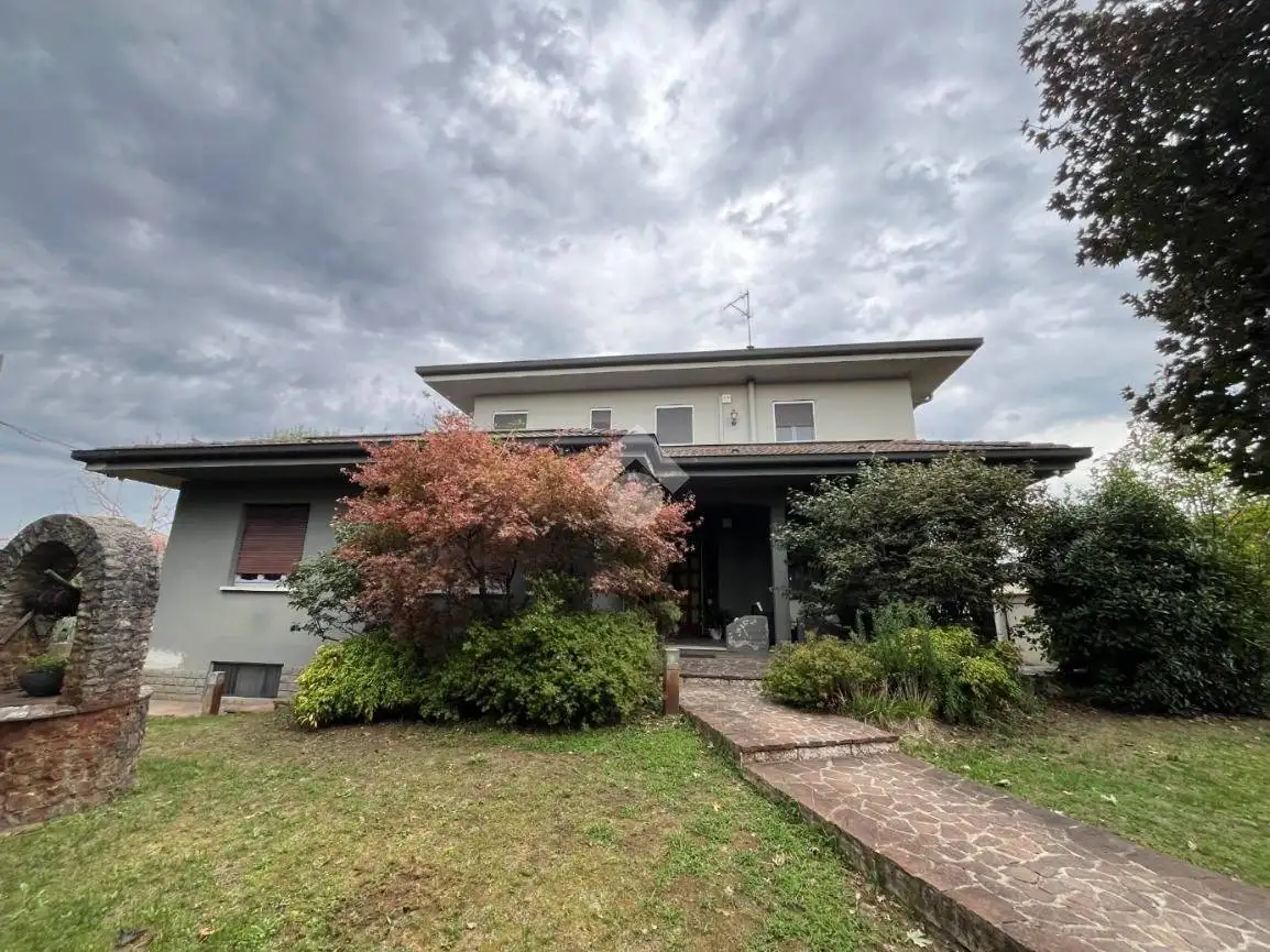 Villa in vendita a Verolavecchia