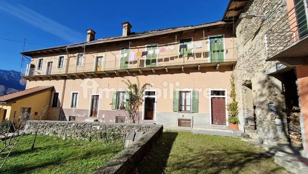 Casa indipendente in vendita a Loreglia