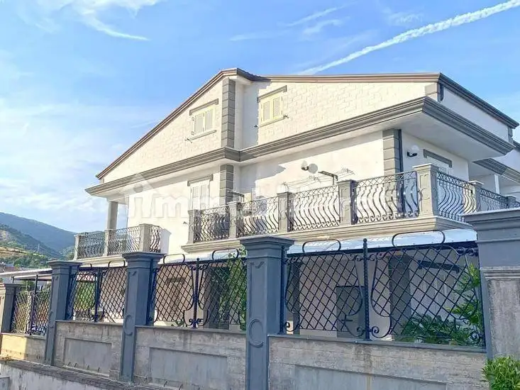 Villa in vendita a Falciano del Massico