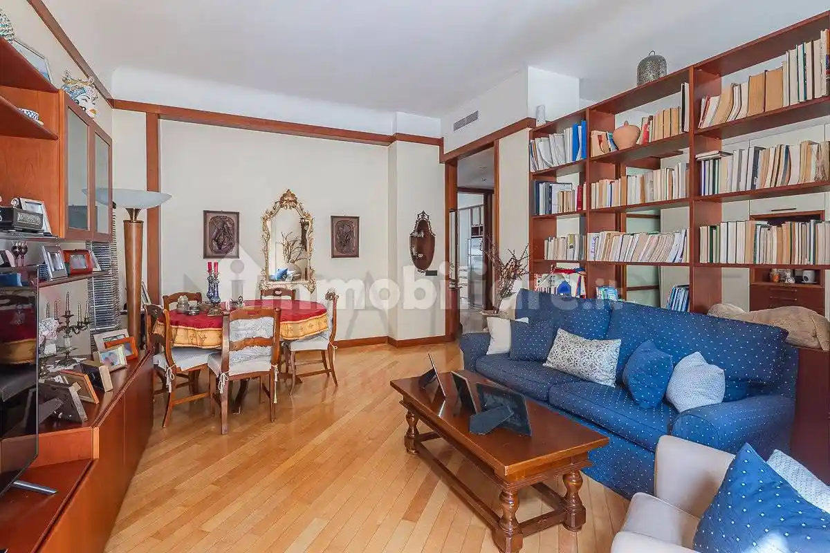 Trilocale buono stato, terzo piano, Montenero, Milano - foto 4