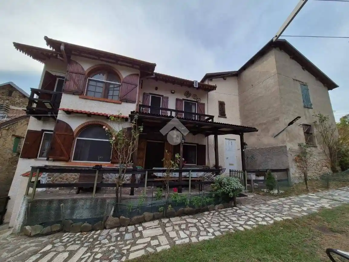 Casa indipendente in vendita a Ponzone