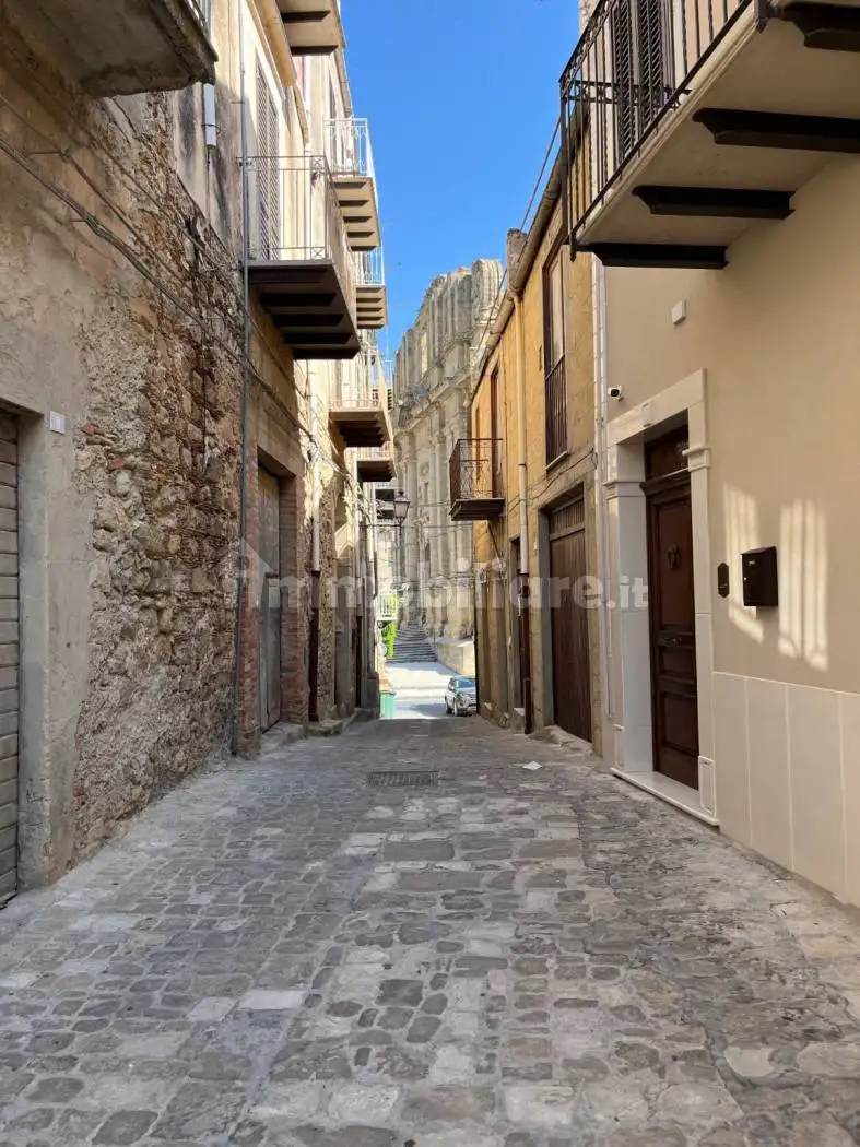 Palazzo - Edificio in vendita a Mazzarino