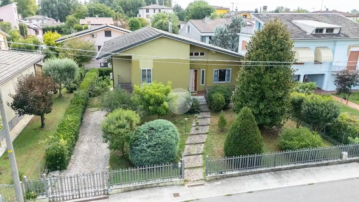 Villa in vendita a Curtatone