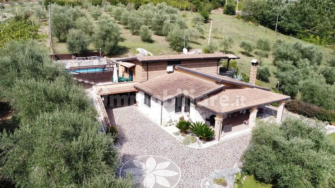 Villa in vendita a Roccabascerana