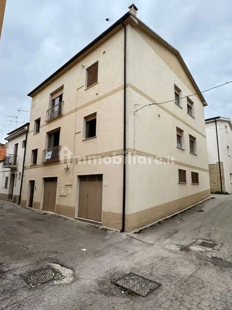 Palazzo - Edificio in vendita a Petacciato