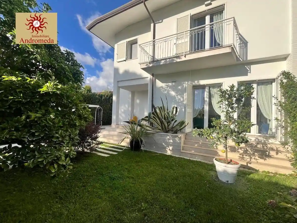 Villa in vendita a Forte dei Marmi