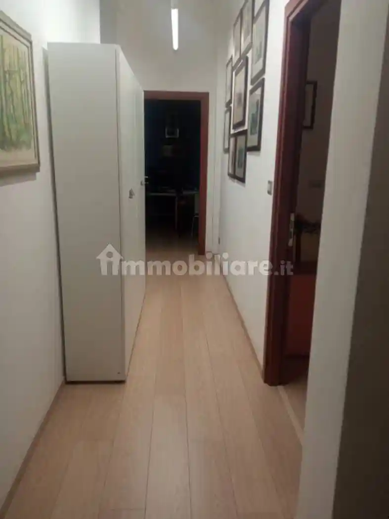 Palazzo - Edificio in Affitto - foto 2