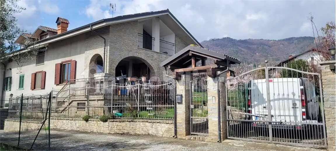 Villa in vendita a Roletto