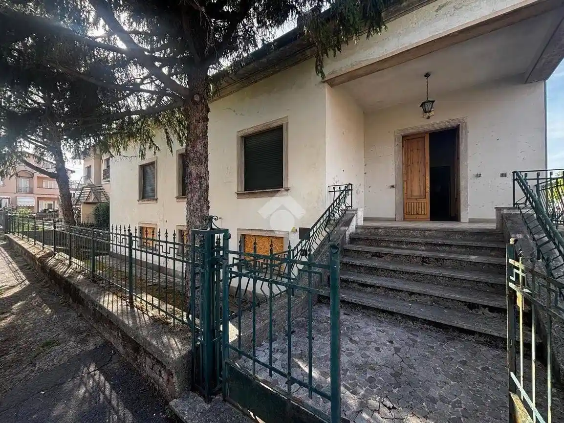 Villa in vendita a Montecatini-Terme