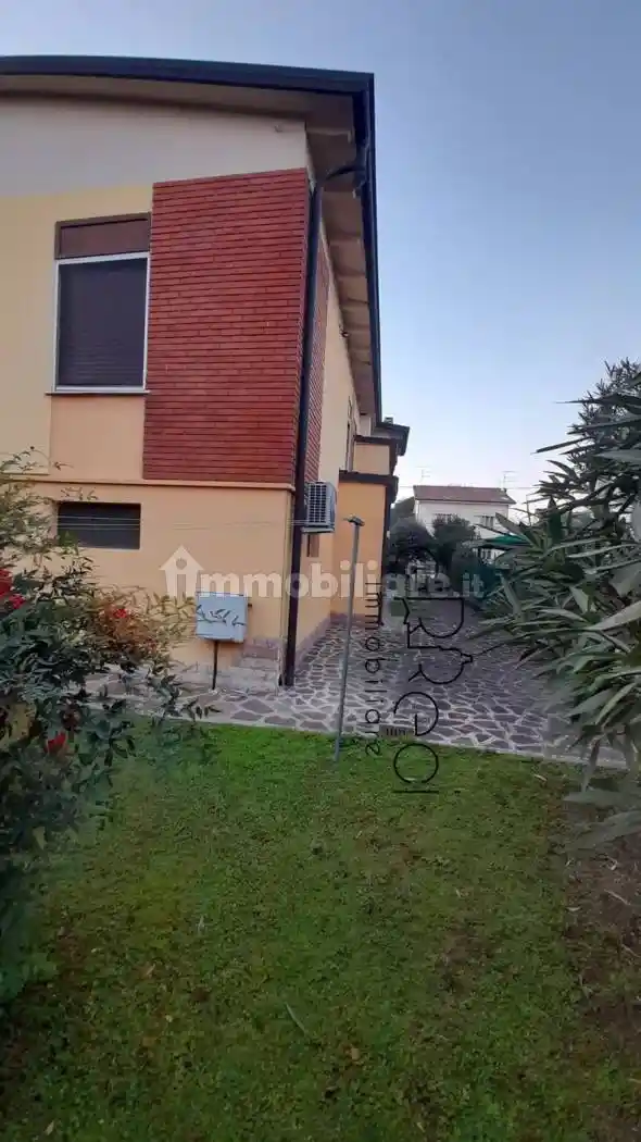 Villa in vendita a Curtatone