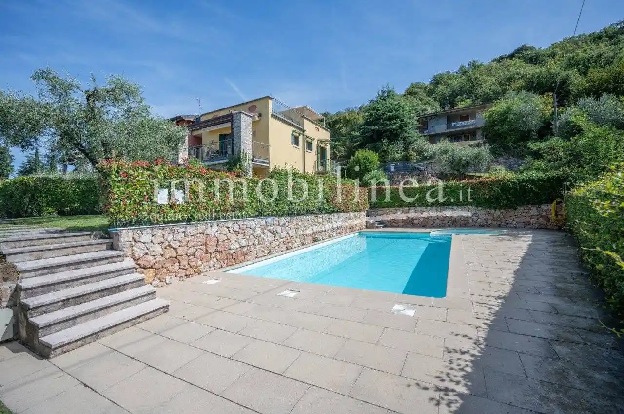 Appartamento in vendita a Torri del Benaco