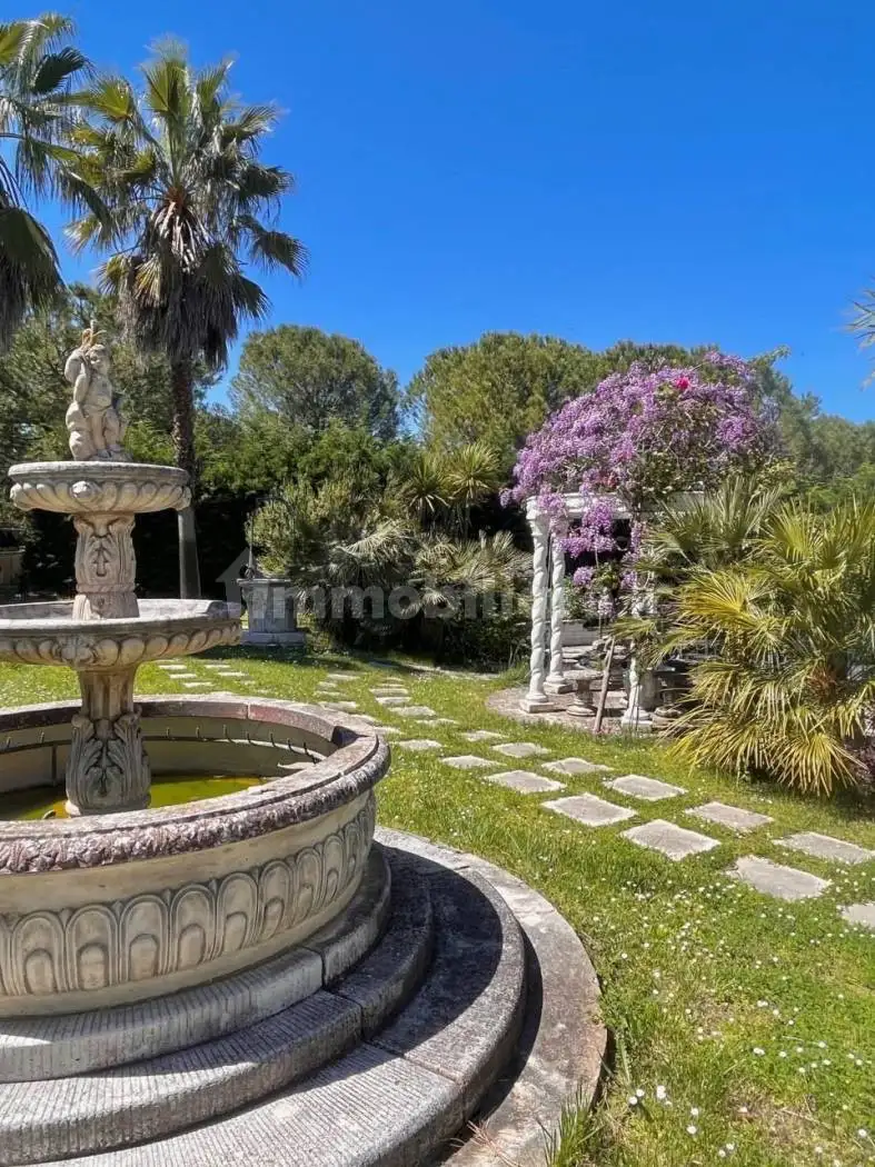 Villa in vendita a Cappelle sul Tavo