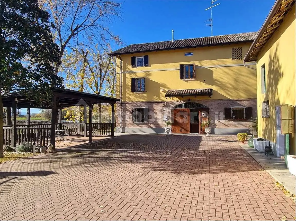 Rustico - Casale in vendita a Reggio Emilia