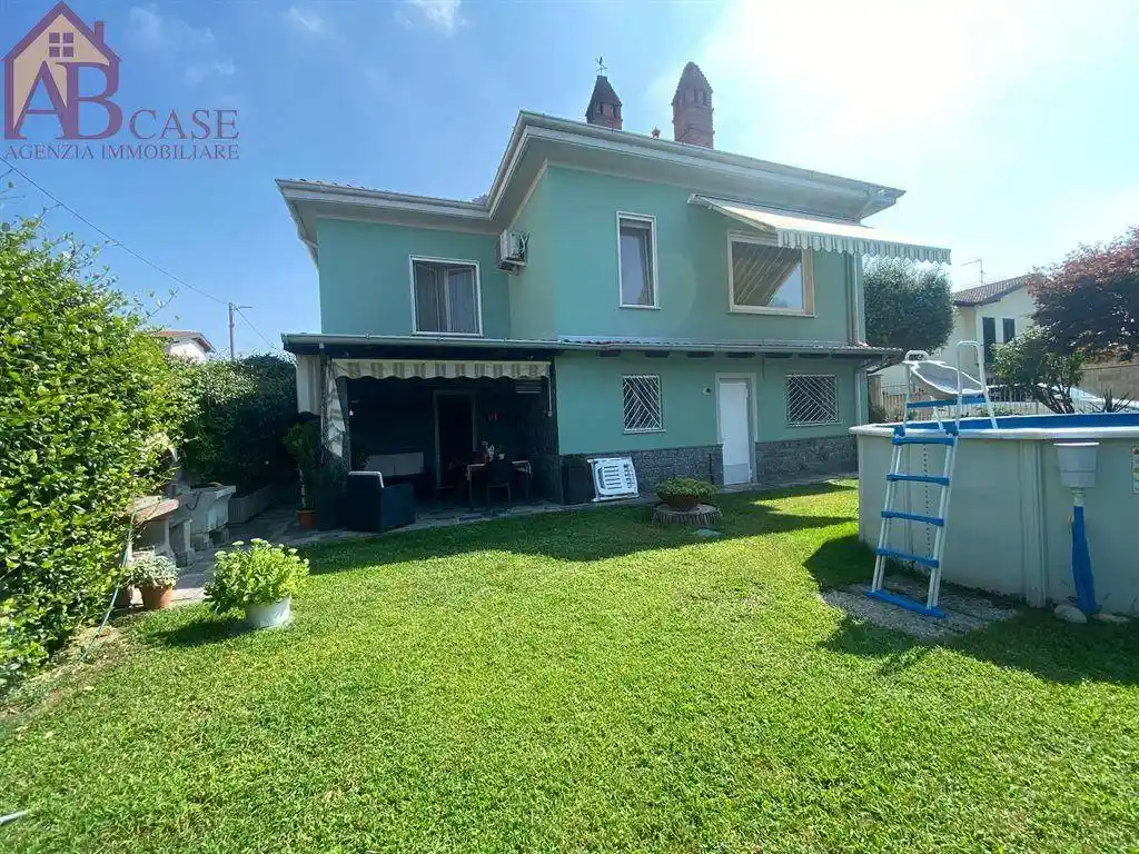 Villa in vendita a Gambolò